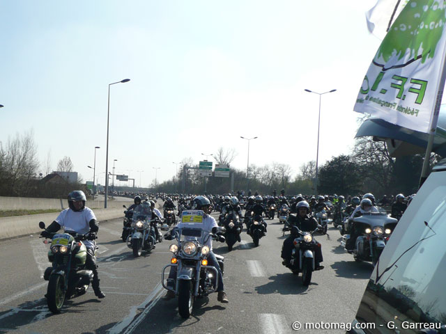 Manif FFMC 24 mars Strasbourg : 2300 motos bloquent la (...)