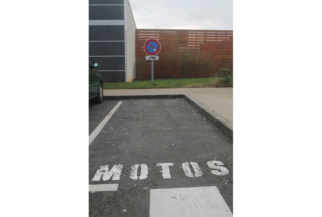 Insolite : le parking moto interdit !