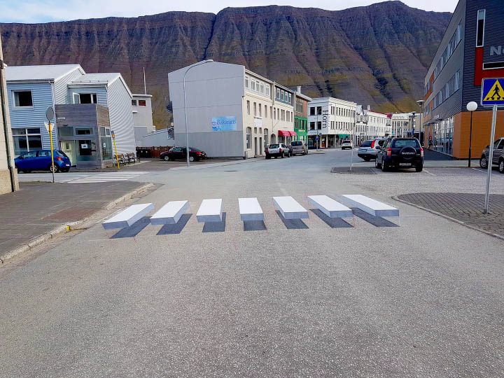 Islande : passage piéton ou street art
