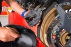 Tuto mécanique : nettoyer ses étriers de frein moto (...)