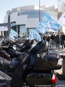 Manif Moto-taxis 21 mars : motards syndiqués