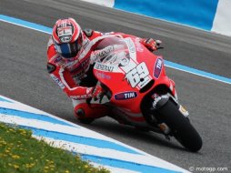 MotoGP : Nicky Hayden découvre la Ducati GP12 (+ (...)