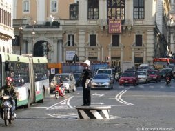 Rome : les couloirs de bus ouverts aux motos