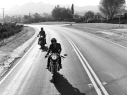 Femmes et moto : les photographies cultes de Lanakila (...)