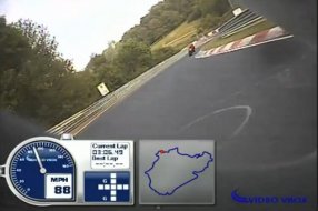 Vidéo : nouveau record du tour à moto sur le Nürburgring