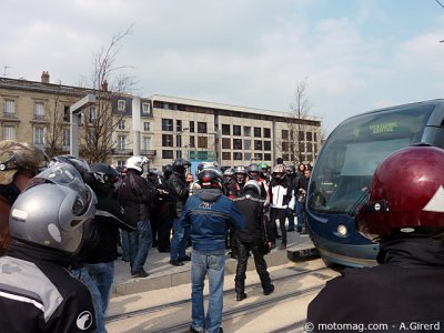 Manif 13 mars à Bordeaux : on prend le tram ?