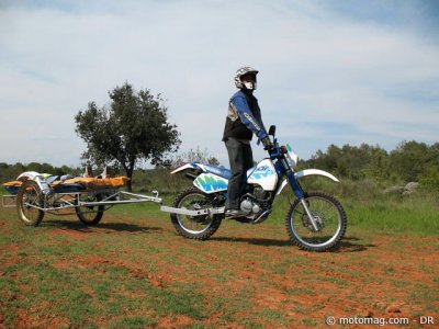 Gazelles du Pays Dogon : moto avec remorque