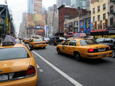 Vespa à New York : Yellow Cab