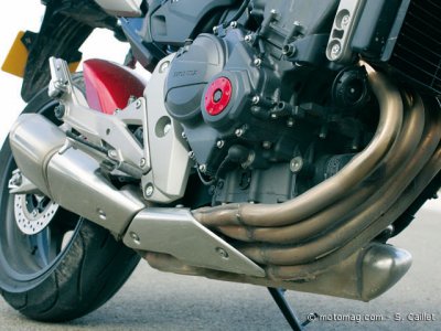 Honda CB 600 F Hornet : échappement compliqué