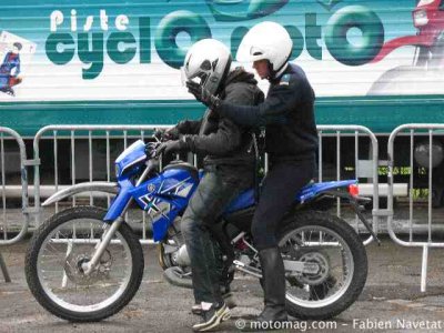 Piste cyclo-moto :  véhicules à double-commande