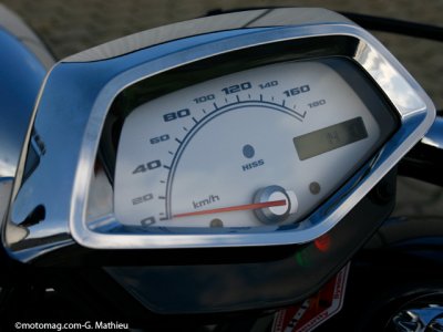 Honda VT 1300 CX : tableau de bord slim