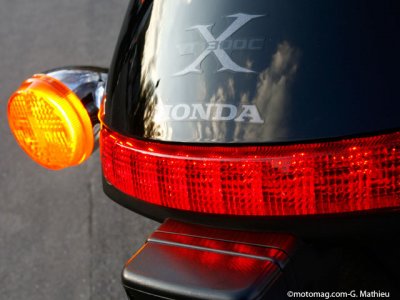 Honda VT 1300 CX : feu arrière à diodes
