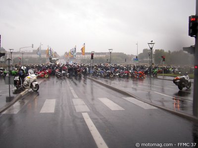 Manif moto à Tours (37) : blocage de carrefour
