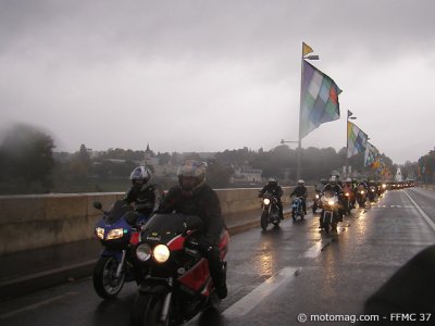 Manif moto à Tours : mo-bi-li-sés !