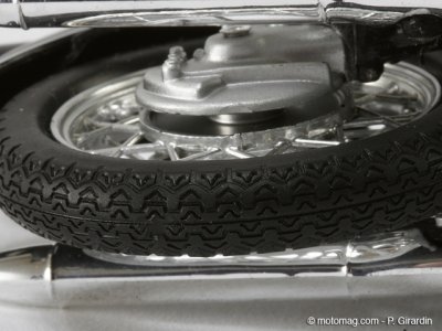 BMW R 60/2 miniature : pneus