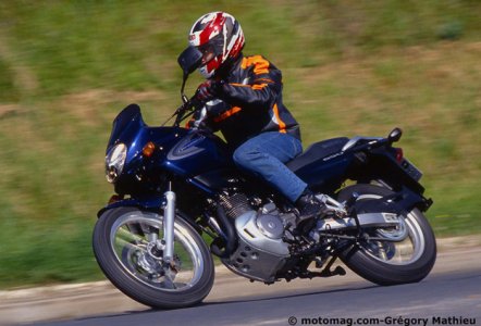 Suzuki XF 650 Freewind (1996-2003) : moto légère et facile