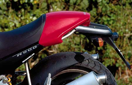 Ducati 600 Monster : selle et duo