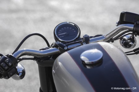 Harley-Davidson 1200 Roadster : aux commandes
