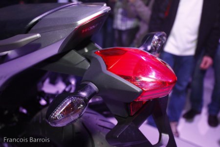 Milan 2011-Honda NC 700 X : petites touches esthétiques