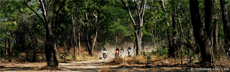 Raid en Zambie : motos et logistique bien pensées