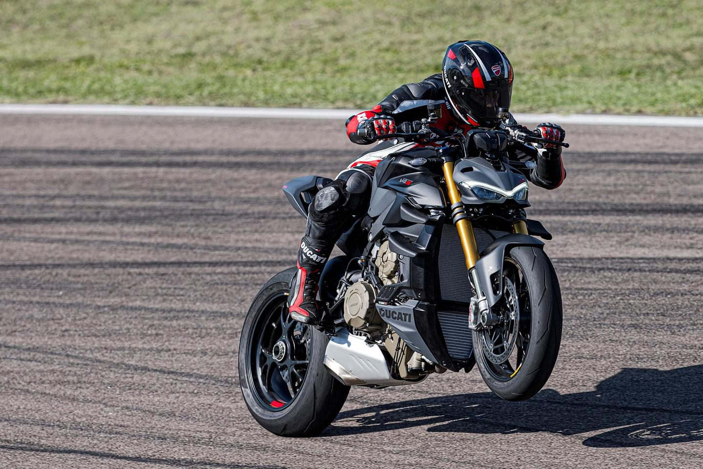 Ducati Streetfighter V4, V4 S et V4 SP2 2023 : les (...)