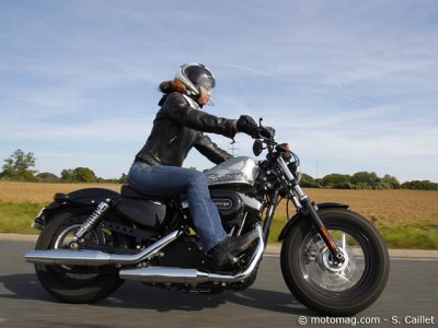 Harley-Davidson Sportster « 48 » : agrippée au guidon