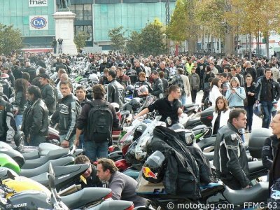 Manif moto à Clermont (63) : Halte place de Jaude