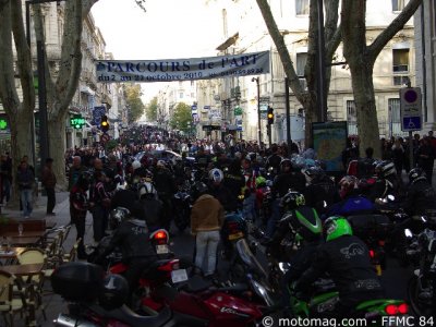 Manif Avignon (84) : 400 motos rue de la République