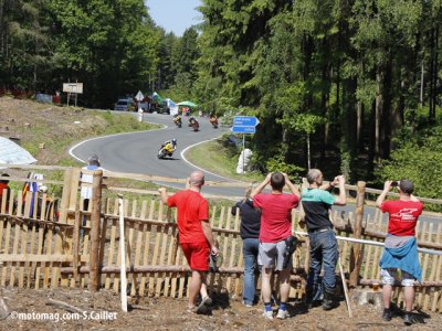 Tourist Trophy tchèque : la forêt, ses motos et ses arbres…