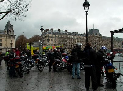 Le ministère des transports fermé : place St Michel