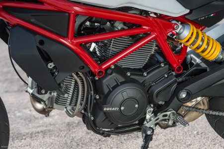 Ducati Monster 797 : moteur refroidi par air