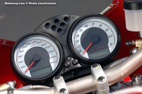 Ducati 1000 Monster S2R : à bord