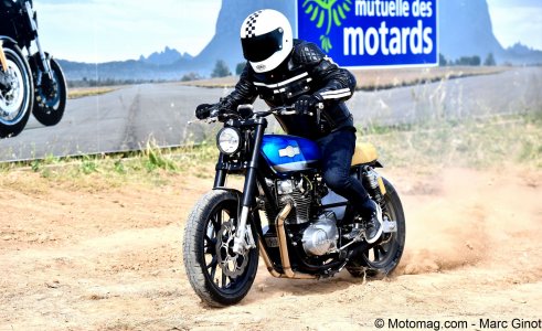 Moto X83 : démo hors piste