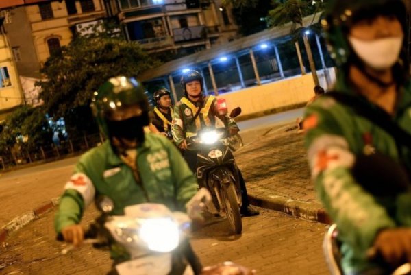 moto taxi vietnam secouriste {JPEG}